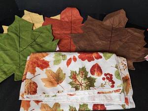 lot 152 image: Fall Table Linens