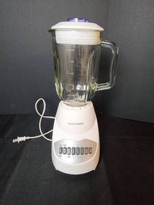 lot 167 image: Black & Decker 42oz. Glass Blender