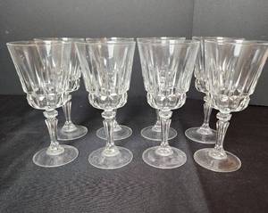 lot 174 image: (8) Drink Glasses