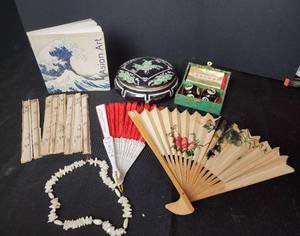 lot 206 image: Oriental Decor