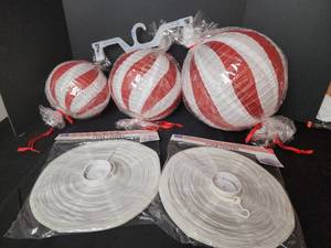 lot 207 image: NIP Paper Lanterns