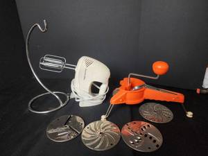 lot 213 image: Rotary Grater, Proctor Silex Blender, and Banana Tree