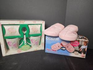 lot 216 image: Massaging Slippers for Women and Tea Set