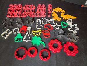 lot 226 image: Cookie Cutters