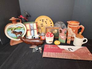 lot 247 image: Home Decor