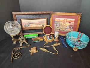lot 249 image: Home Decor