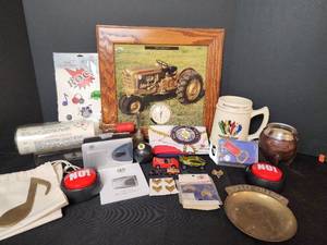 lot 250 image: Home Decor