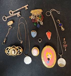 lot 263 image: Vintage Jewelry and More