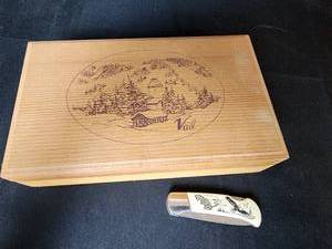lot 274 image: Sabre 668 Pocket Knife and Wooden Box