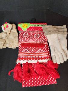lot 279 image: New Joe Boxer MufflerHat Set, and Gloves