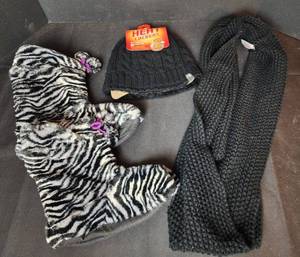lot 286 image: Scarf, Hat, and Slippers