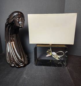 lot 335 image: Vintage Ceramic Wave Sculpture and Lamp (powers on)