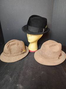 lot 382 image: Hats (size 7 18 - 7 14)