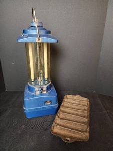 lot 385 image: Ray-O-Vac Sportsman Fluorescent Lantern and Cast-Iron Cornbread Pan