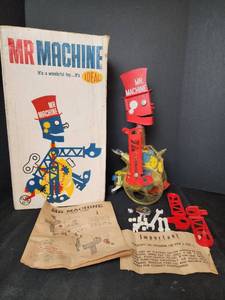 lot 395 image: Vintage Ideal Toy Co. Mr. Machine Wind Up Toy (1960)