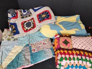 lot 396 image: (2) Handmade Quilts and (2) Handmade Afghans