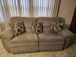 lot 15 image: Double Reclining Sofa with (4) Pillows