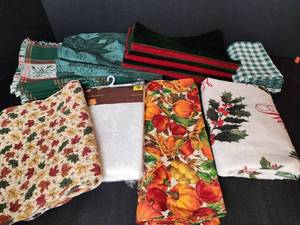 lot 403 image: Holiday Table Linens