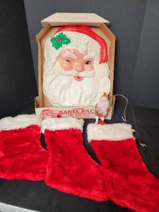 lot 423 image: Vintage 19 Lighted Santa Face (works), Stockings, and Vintage Santa Ornament