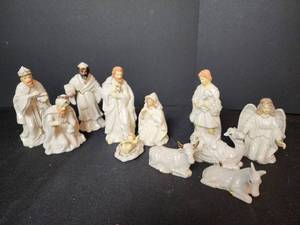 lot 430 image: Porcelain Nativity Set