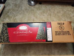 lot 439 image: 6.5 Prelit McKinley Fir Christmas Tree (untested)