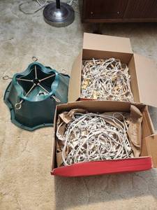 lot 440 image: Live Tree Stand and Christmas Light Strands