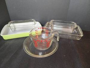 lot 447 image: Pyrex Bakeware