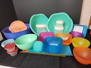 lot 449 image: Plastic Kitchenware