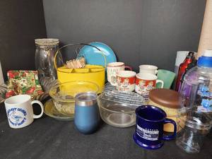 lot 452 image: Yellow Enamelware Picnic Organizer and More