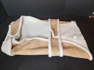 lot 458 image: Sherpa Dog Vest Size Large