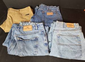 lot 467 image: Mens PantsJeans Size 3630