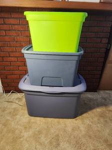 lot 491 image: (1) 21 Gallon Totes with Lids, (1) 10 Gallon Tote with Lid, and (1) 30 Gallon Tote with Lid