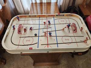 lot 33 image: Vintage 1981 Stiga Sportcraft Play-Off Hockey Tabletop Game