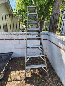 lot 45 image: Werner 8 Non-Conductive Fiberglass Ladder (300# Weight Capacity)