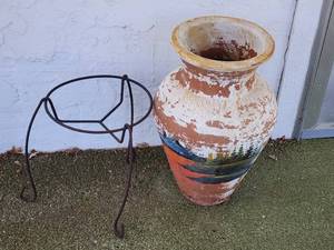 lot 601 image: 24 Terracotta Pot and 14 Metal Plantstand