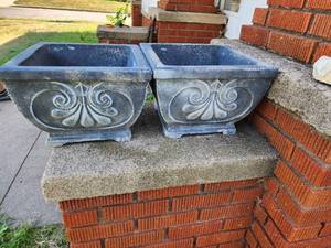 lot 602 image: (2) Concrete Flowerpots 14x14x10