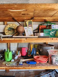 lot 605 image: Contents of Shelves