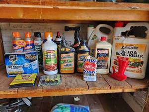 lot 607 image: Lawn and Garden Supplies