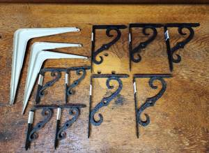 lot 622 image: Shelf Brackets