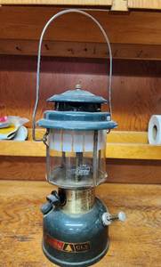 lot 624 image: Coleman Lantern Stamped 3 84 on Bottom