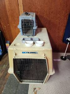 lot 652 image: XL Sky Kennel (Needs Bolts), Small Pet Carrier, and More