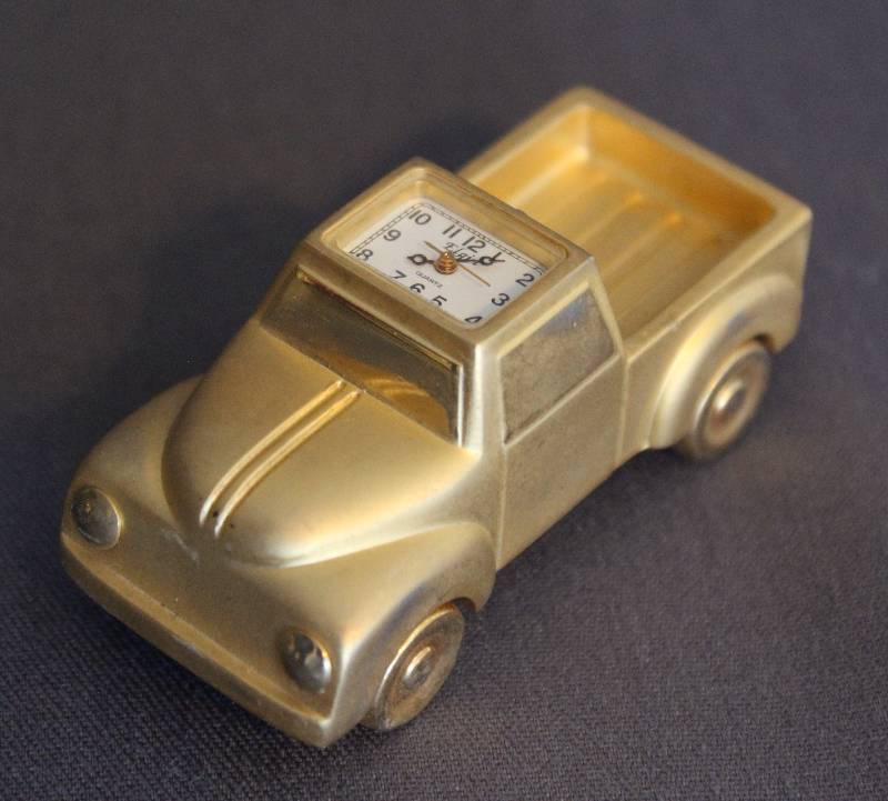 lot 4006 image: Elgin Quartz Miniature Truck Timepiece Clock Very Cool