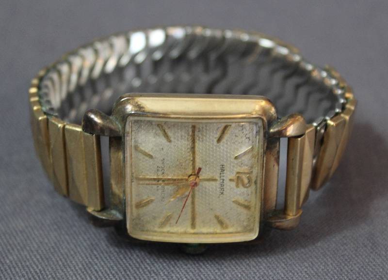 lot 4013 image: Hallmark Swiss Mens Wrist Watch Two toned Stainless w Miraflex links 120 G.F.