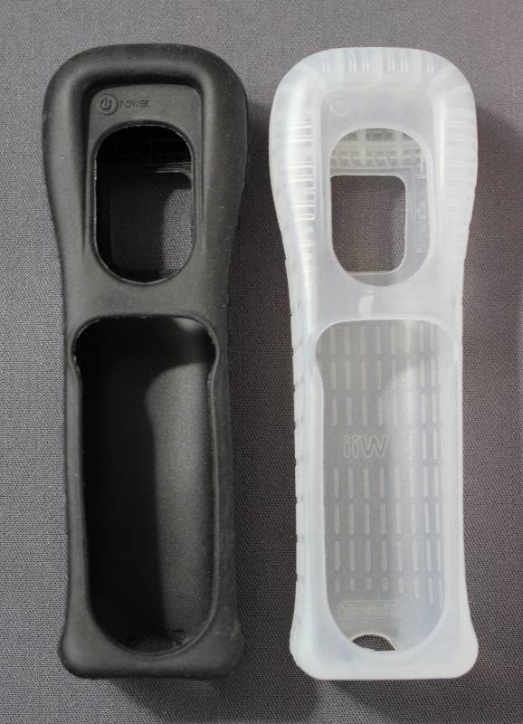 lot 4067 image: Two Nintendo Wii Controller Rubber Gel Cases, Gel RVL-022 ha3-9 &tv4-7