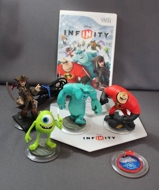 lot 4071 image: Nintendo Wii Disney Infinity Game & Pad w 4 Characters