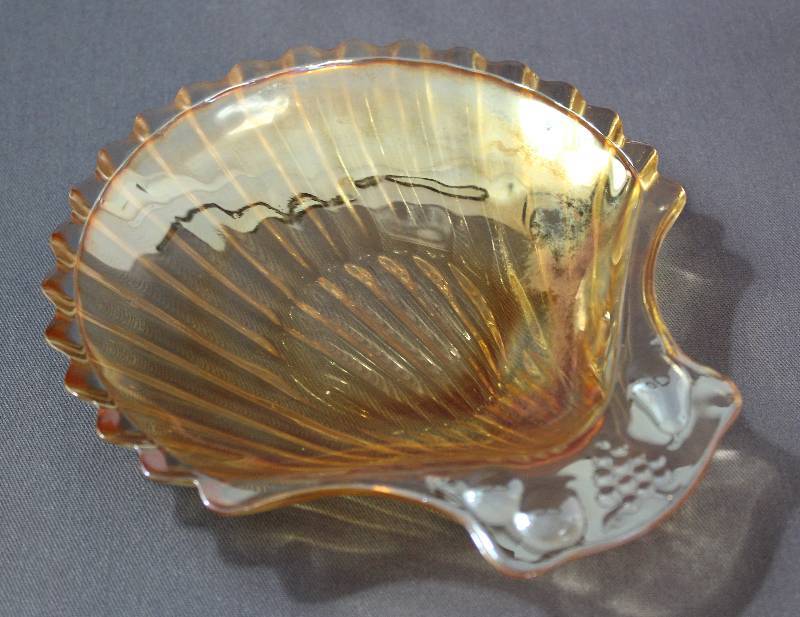lot 4078 image: Beautiful Marigold Carnival Glass Shell Candy Soap Dish w Fruit Design on Handle