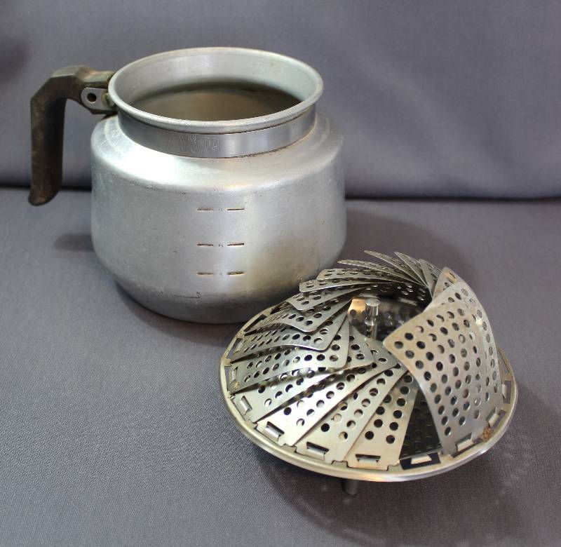 lot 4081 image: Vintage Duralux Pot w Wooden Handle & Metal Strainer