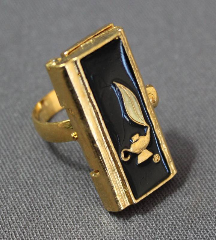lot 4126 image: Old - New Mirror Ring - Pretty Cool to Have a Mirror on Your Finger
