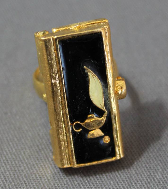 lot 4127 image: Old - New Mirror Ring - Pretty Cool to Have a Mirror on Your Finger