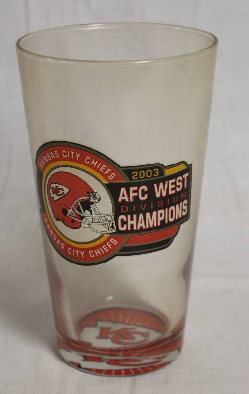 lot 4172 image: 2003 Kansas City Chiefs AFC West Division Champions Glass w Logo at Bottom